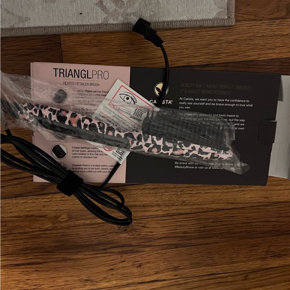 calista Other - CALISTA Triangl Pro Heated Detailer Brush Leopard/Cheetah Print in Color
